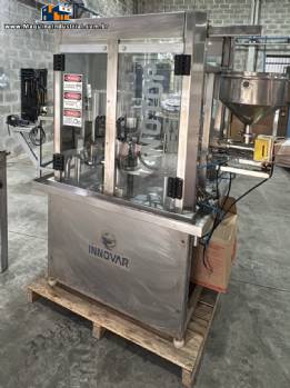 Envasadora dosadora rotativa com seladora e tampadora para potes copos frascos Innovar
